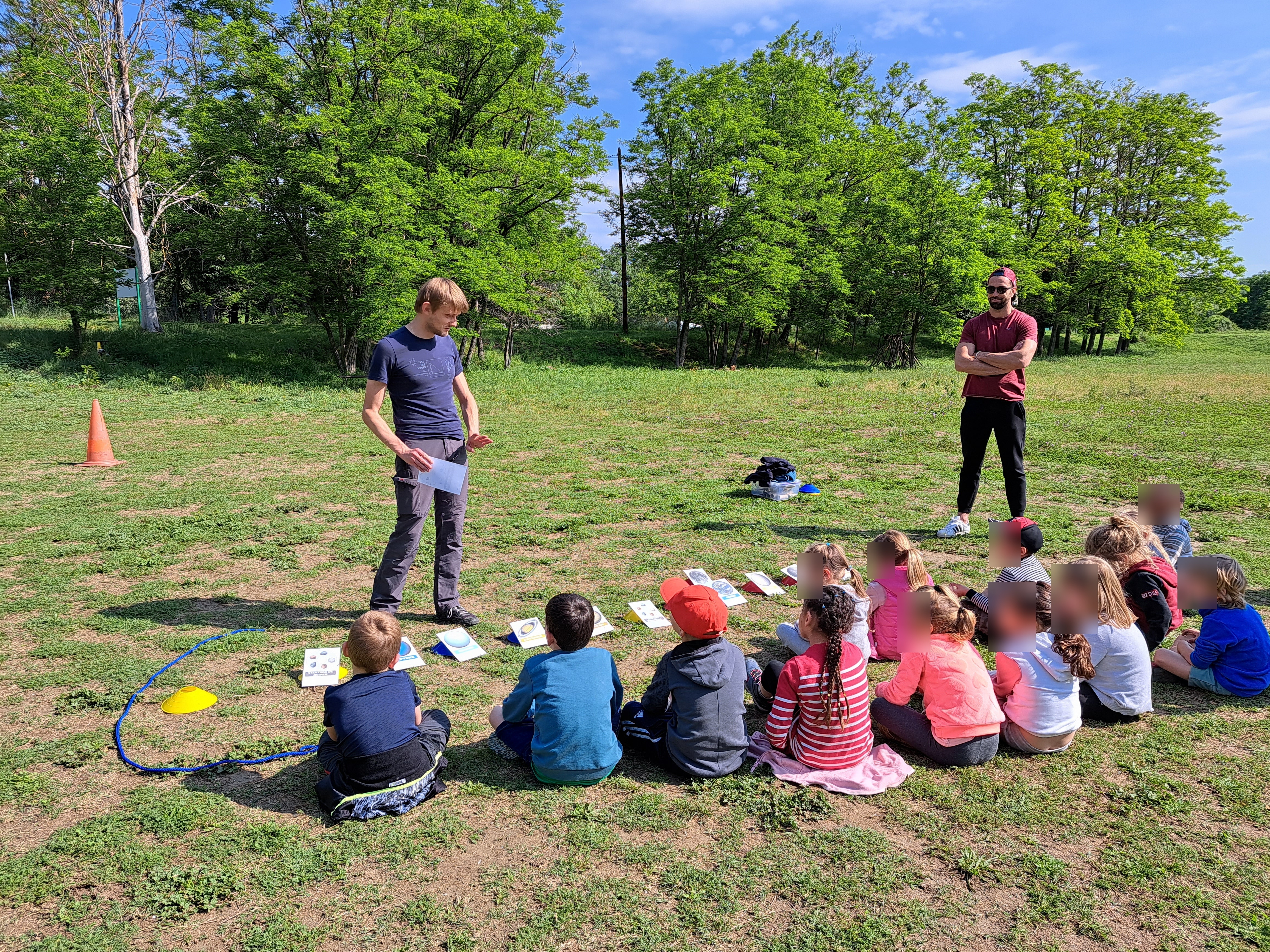 Animation sur le système solaire et dessin d'enfant des phases de la Lune
