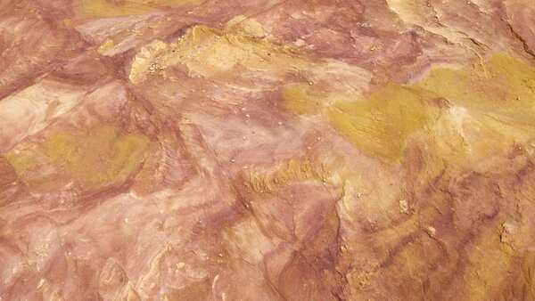 Couleurs typiques des ocres du jaune au rouge.